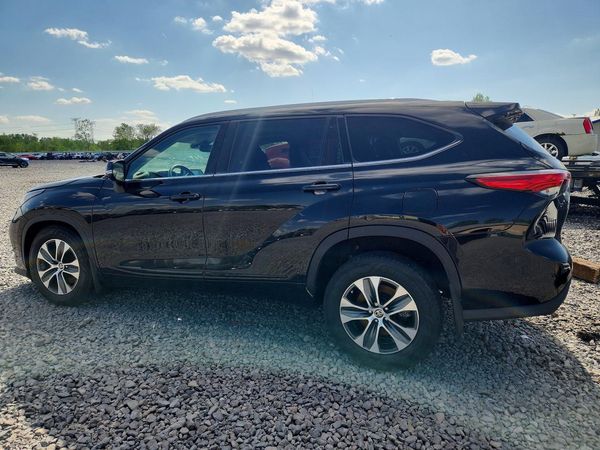 2022 TOYOTA HIGHLANDER XLE