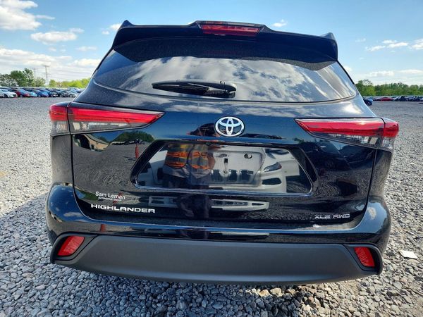 2022 TOYOTA HIGHLANDER XLE