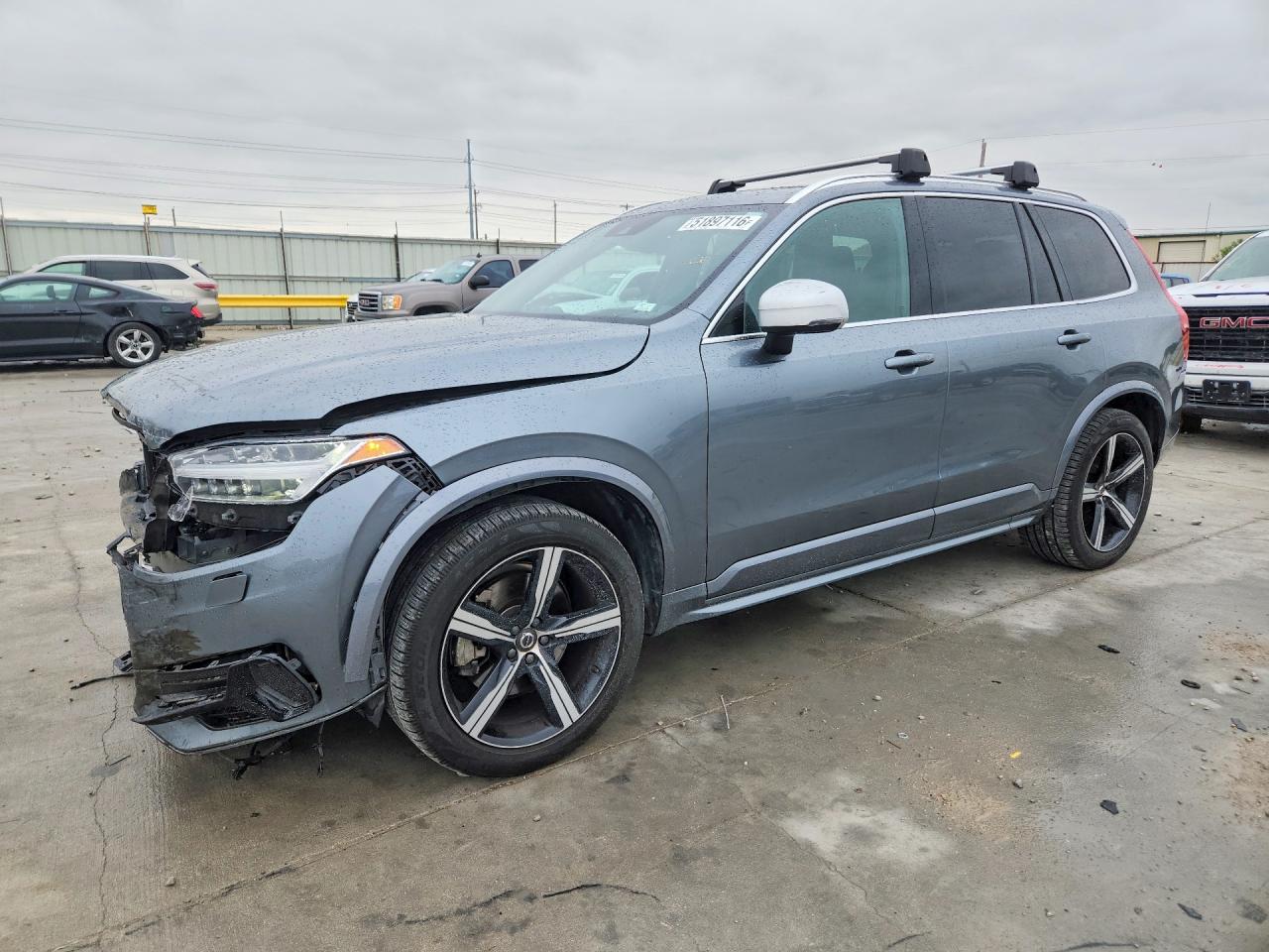 2019 VOLVO XC90 R-Design — Front 3/4