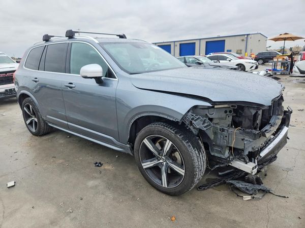 2019 VOLVO XC90 R-Design — Passenger 3/4