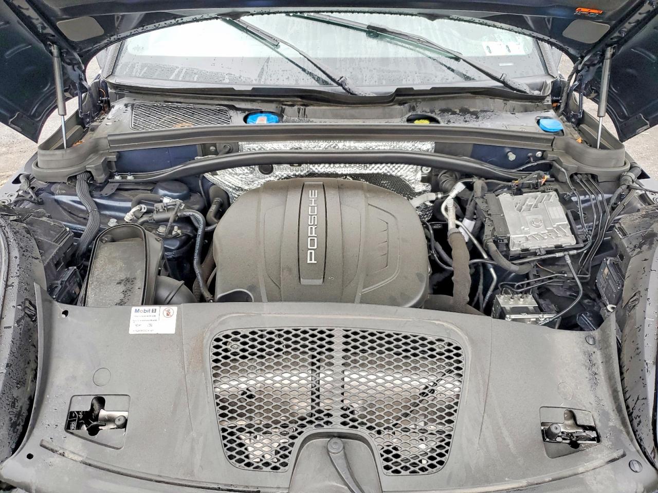 2021 PORSCHE MACAN Base