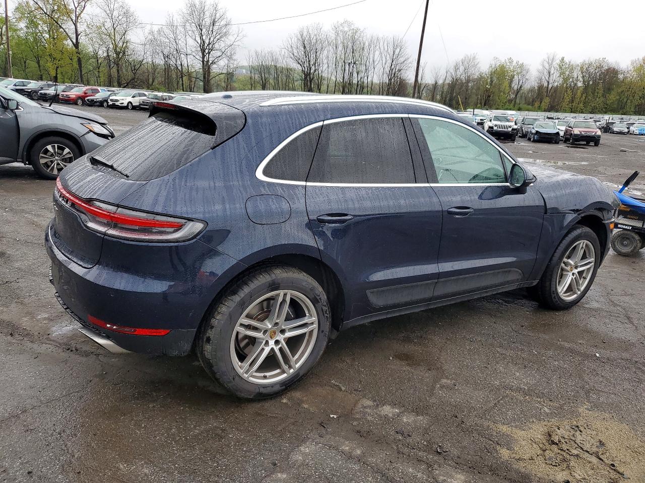 2021 PORSCHE MACAN Base