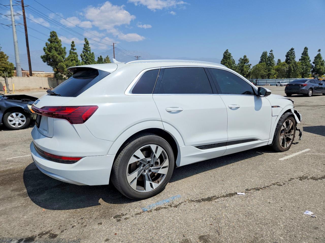 2022 AUDI E-TRON quattro Premium