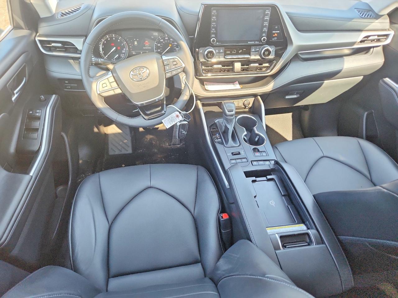 2020 TOYOTA HIGHLANDER XLE Nav