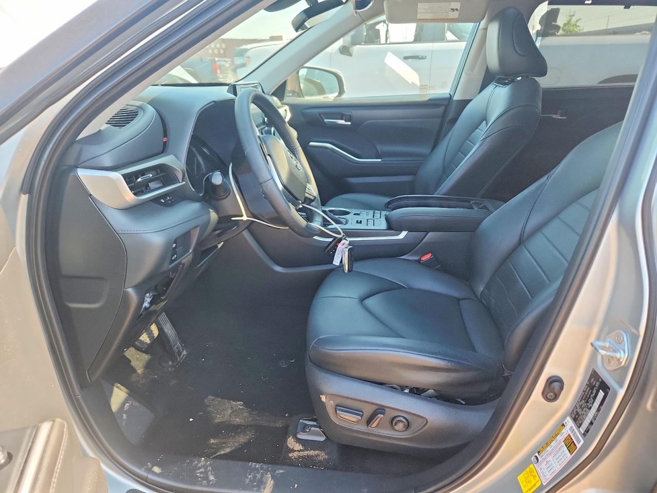 2020 TOYOTA HIGHLANDER XLE Nav