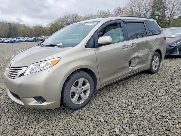 2015 TOYOTA SIENNA