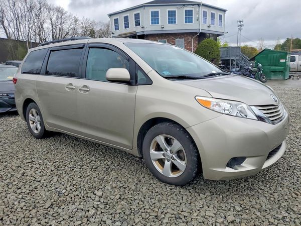 2015 TOYOTA SIENNA