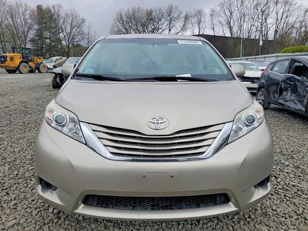 2015 TOYOTA SIENNA