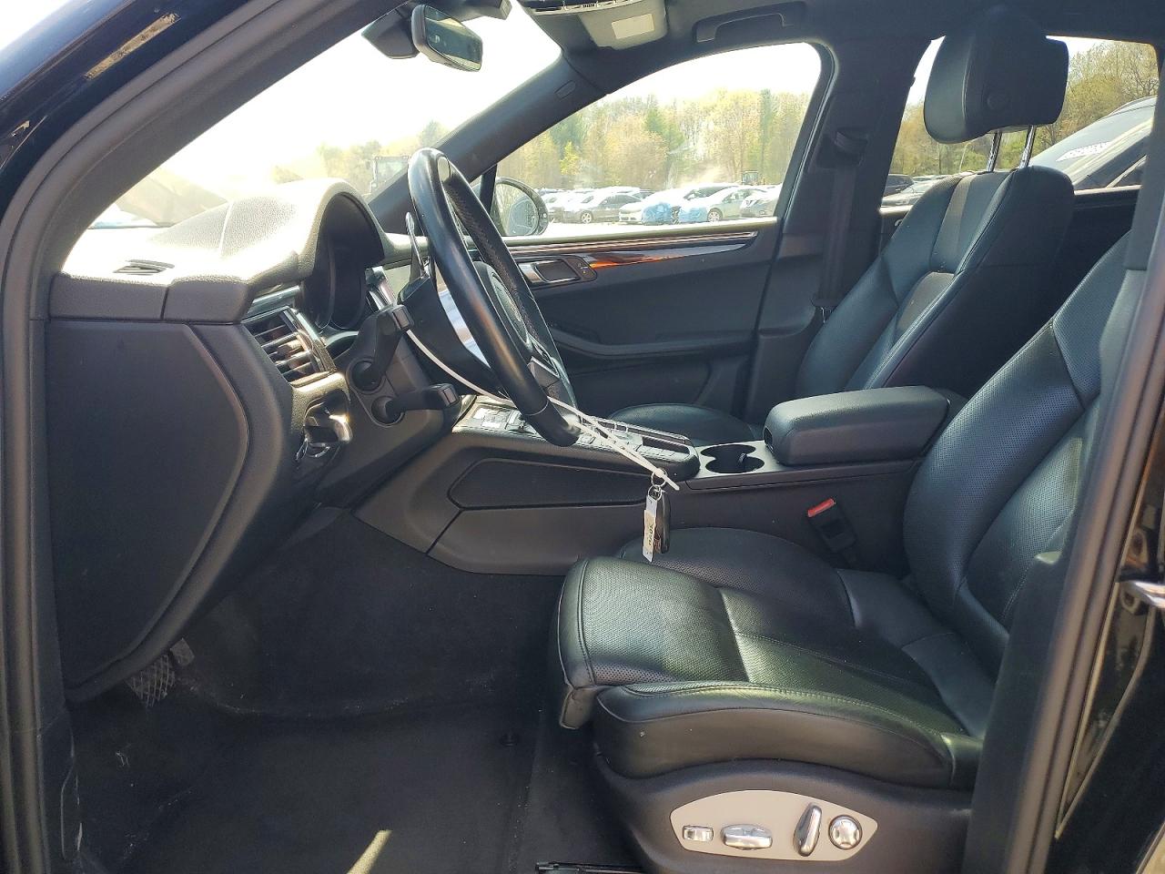 2020 PORSCHE MACAN