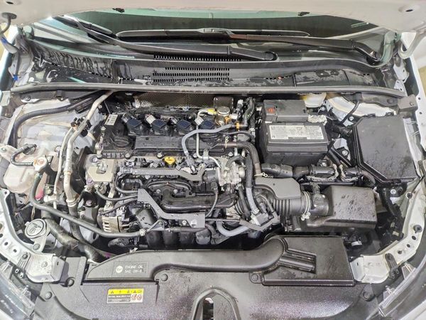 2025 TOYOTA COROLLA LE — Engine bay