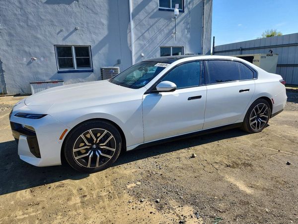 2023 BMW 740