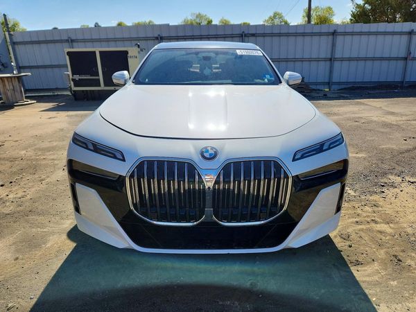2023 BMW 740