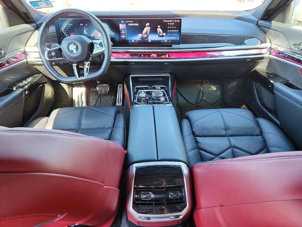 2023 BMW 740