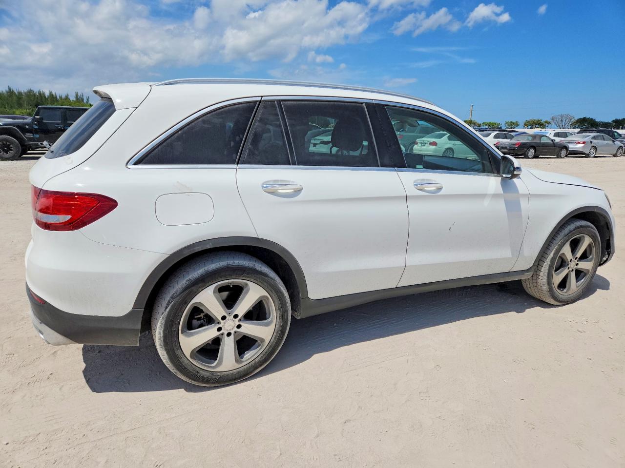 2016 MERCEDES-BENZ GLC
