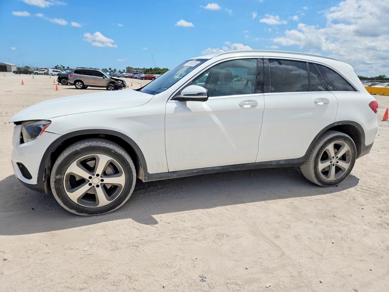 2016 MERCEDES-BENZ GLC