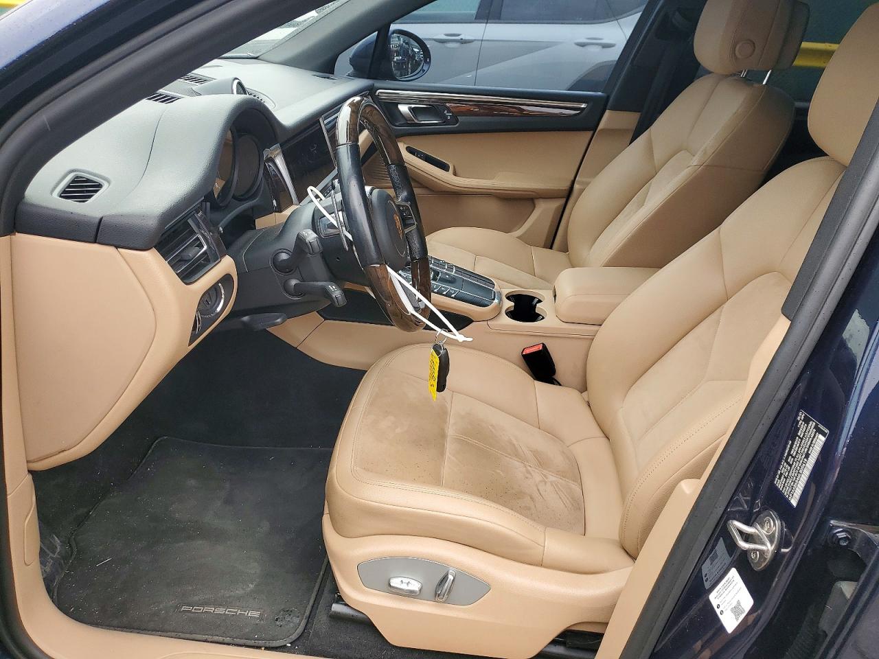 2021 PORSCHE MACAN Base