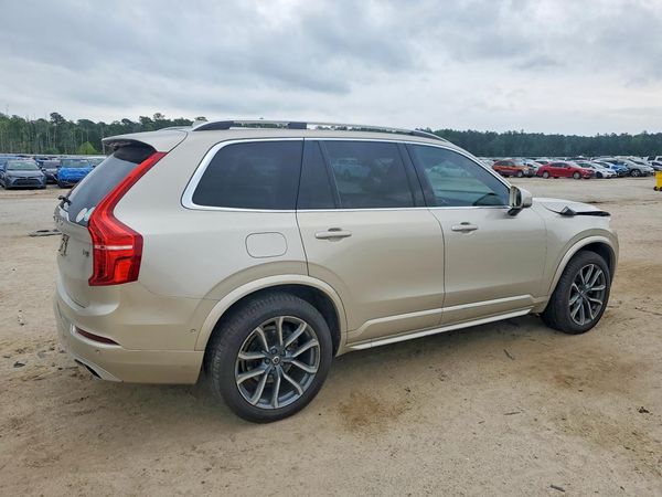 2018 VOLVO XC90 Momentum