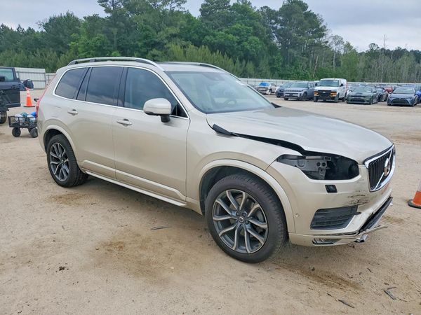 2018 VOLVO XC90 Momentum