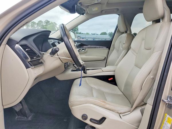2018 VOLVO XC90 Momentum