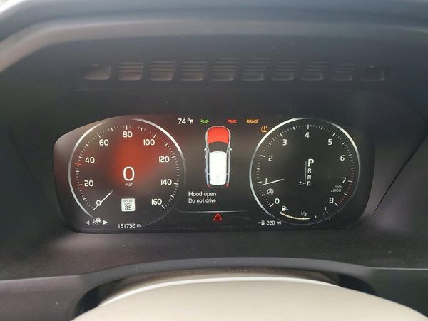 2018 VOLVO XC90 Momentum