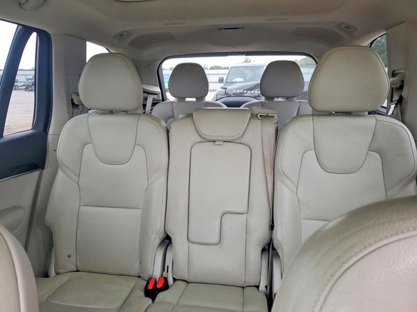 2018 VOLVO XC90 Momentum