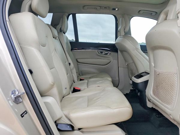 2018 VOLVO XC90 Momentum