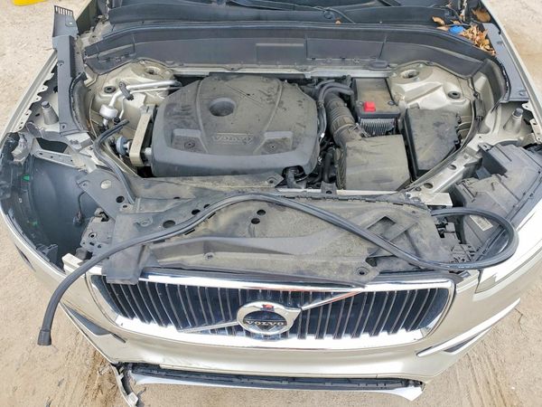 2018 VOLVO XC90 Momentum