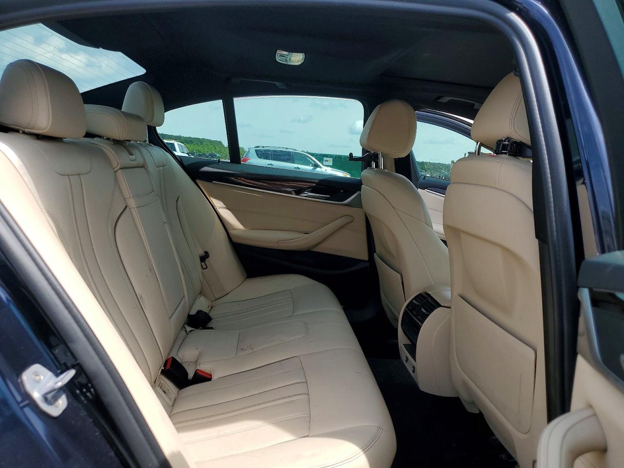2019 BMW 530