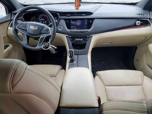 2017 CADILLAC XT5