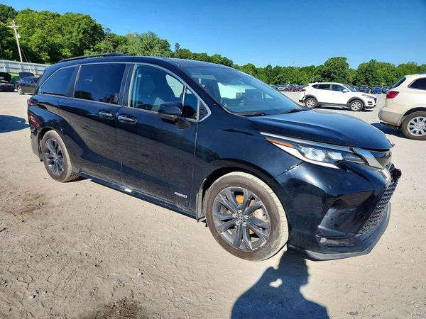 2021 TOYOTA SIENNA XSE Plus Package