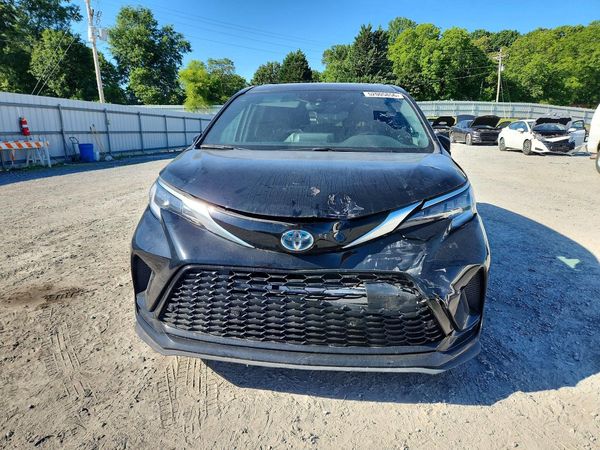 2021 TOYOTA SIENNA XSE Plus Package