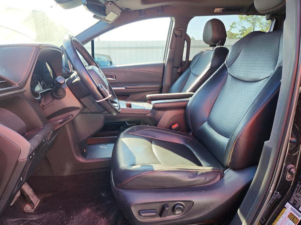 2021 TOYOTA SIENNA XSE Plus Package