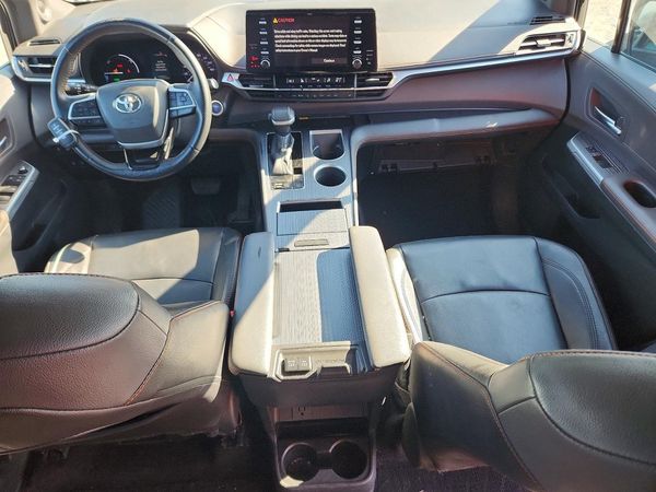 2021 TOYOTA SIENNA XSE Plus Package