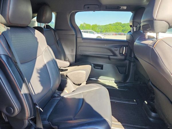 2021 TOYOTA SIENNA XSE Plus Package