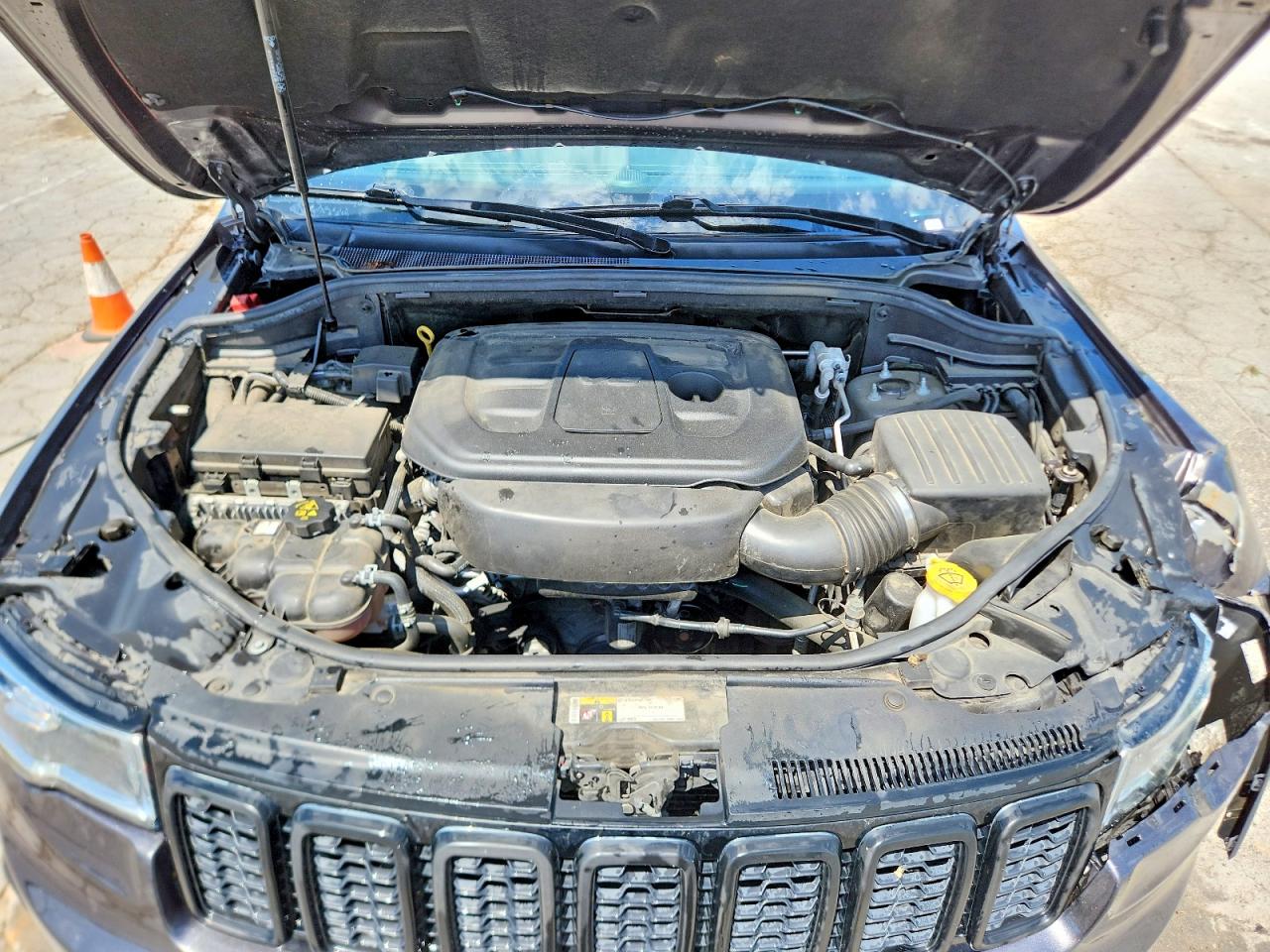 2019 JEEP GRAND CHEROKEE LAREDO 4X4