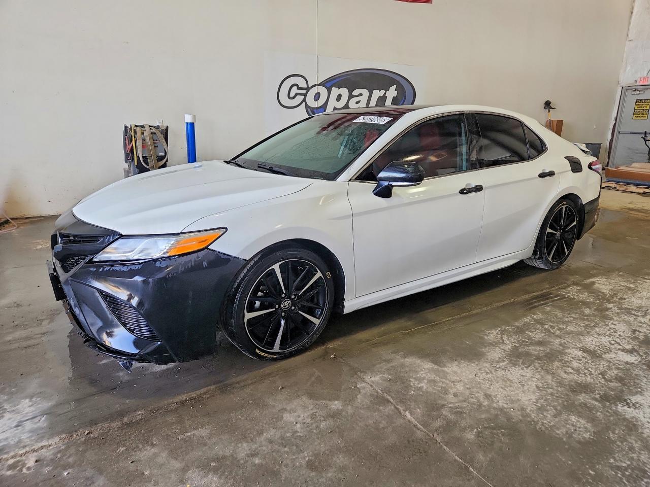 2020 TOYOTA CAMRY XSE — Front 3/4