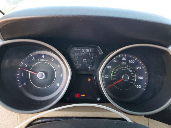 2012 HYUNDAI ELANTRA