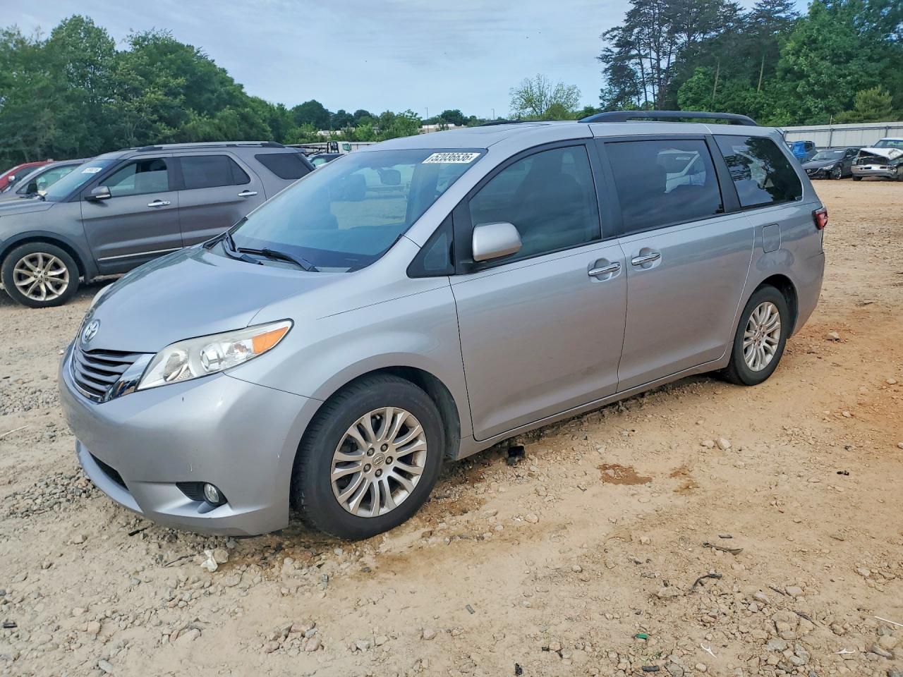 2015 TOYOTA SIENNA