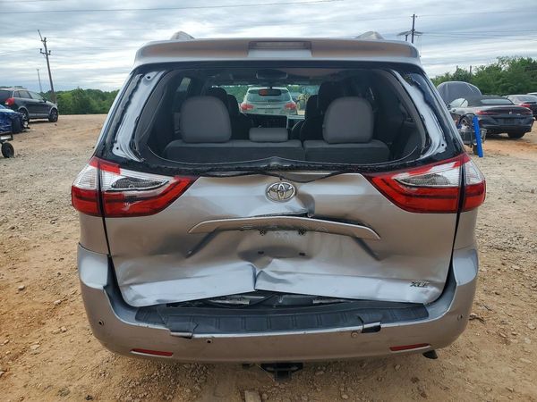 2015 TOYOTA SIENNA