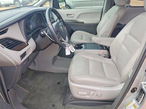 2015 TOYOTA SIENNA
