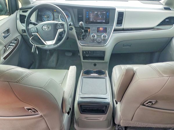 2015 TOYOTA SIENNA