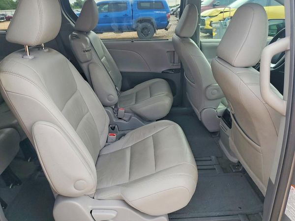 2015 TOYOTA SIENNA