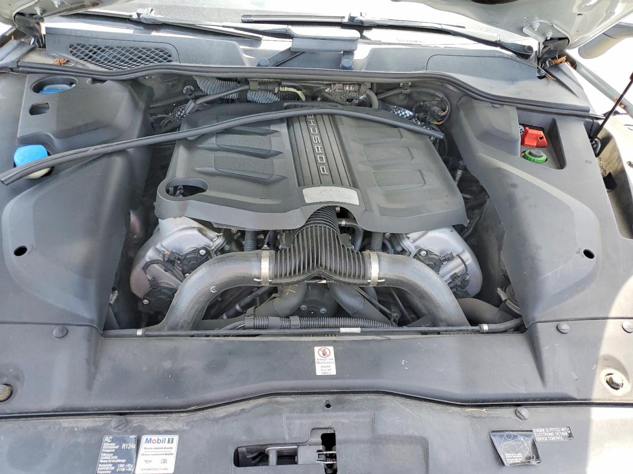 2015 PORSCHE CAYENNE