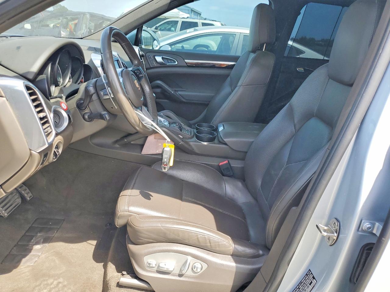 2015 PORSCHE CAYENNE