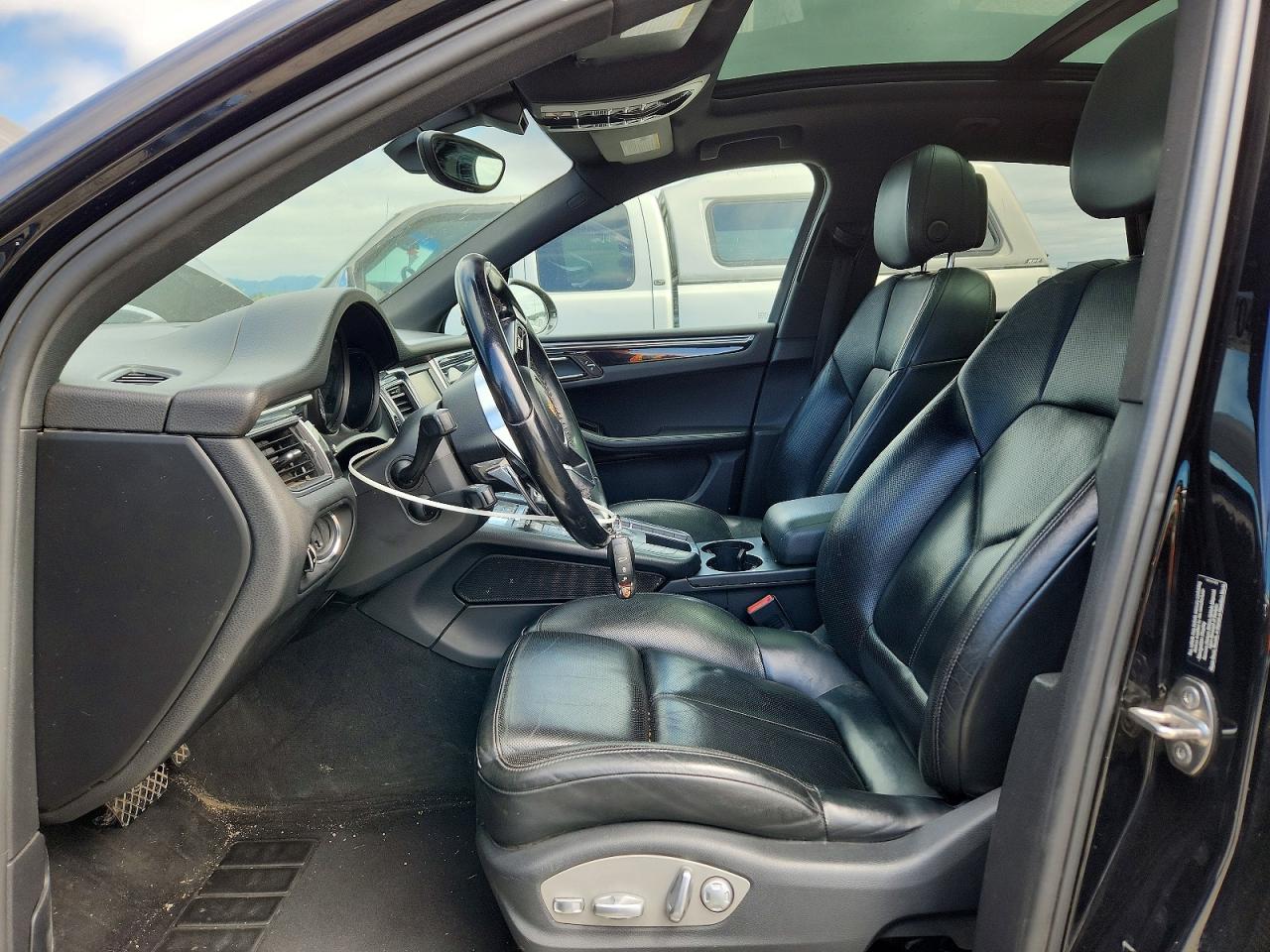 2016 PORSCHE MACAN