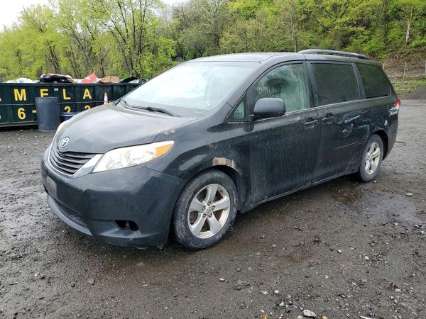 2013 TOYOTA SIENNA
