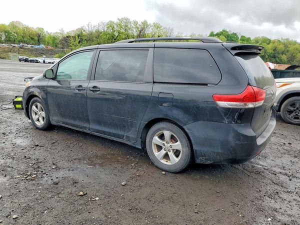 2013 TOYOTA SIENNA