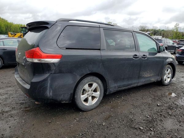 2013 TOYOTA SIENNA