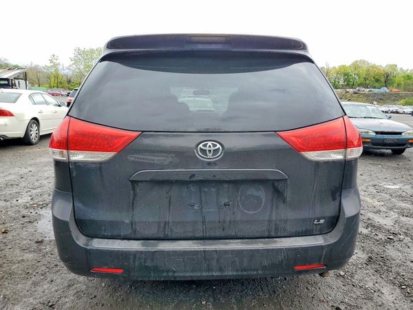 2013 TOYOTA SIENNA