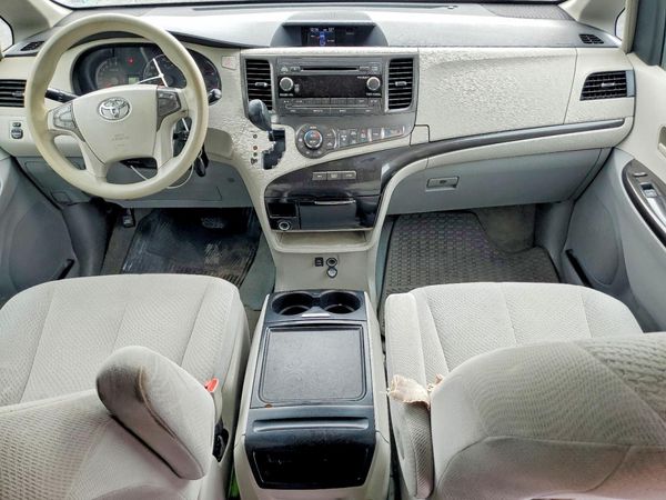 2013 TOYOTA SIENNA